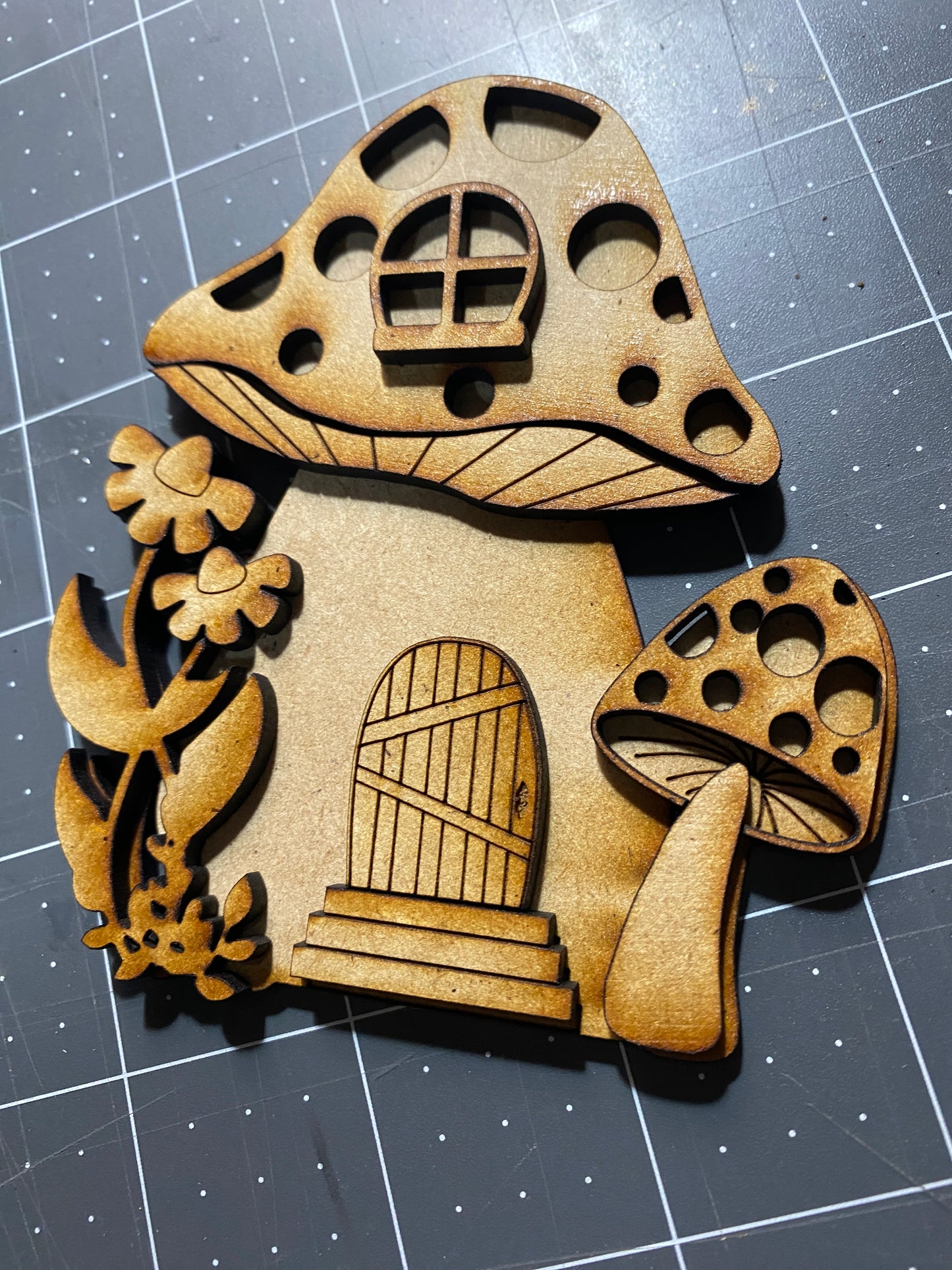 "Home Sweet Home" Mushroom House Doorhanger Craft Kit